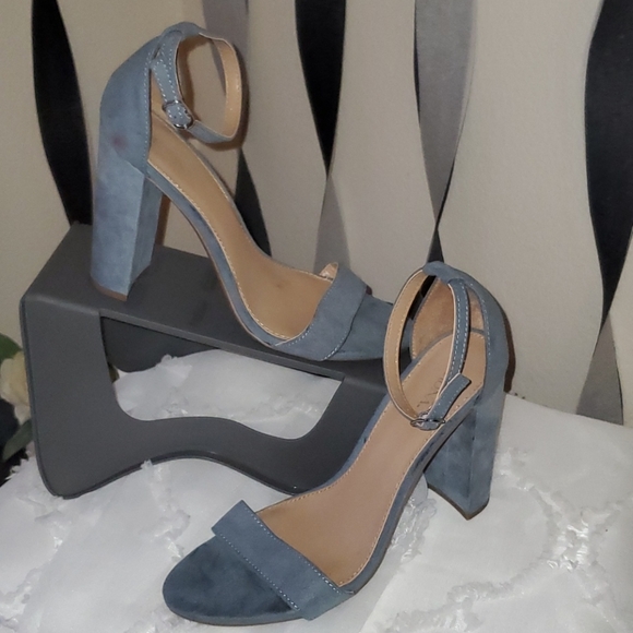 Heels - Picture 2 of 7